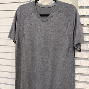 Lululemon Men's Heathered Gray V-Neck Tee (M)